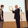 Президент РБА В. Р. Фирсов поздравляет «Библиотекаря года — 2013» О. А. Андон