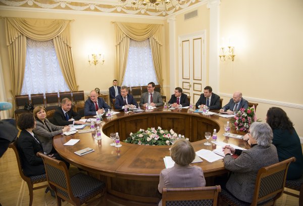 Делегация ИФЛА на встрече в Смольном