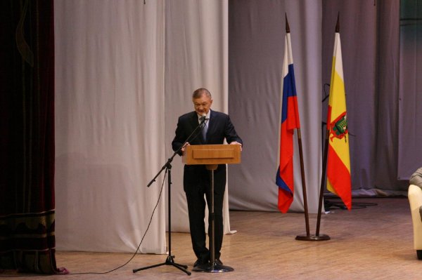 Участников Конгресса на церемонии открытия приветствует губернатор Рязанской области О. И. Ковалев