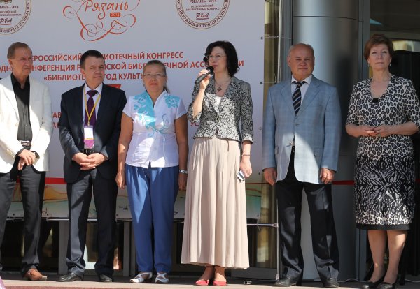 Церемония открытия: (слева направо) президент РБА В. Р. Фирсов, генеральный директор Российской национальной библиотеки А.В. Лихоманов, директор Выставки Т.А. Нижник, заместитель председателя Правительства Рязанской области Е. Г. Царева, президент Ассоциации книгоиздателей России К. В. Чеченев, директор Рязанской областной универсальной научной библиотеки Н.Н. Гришина.