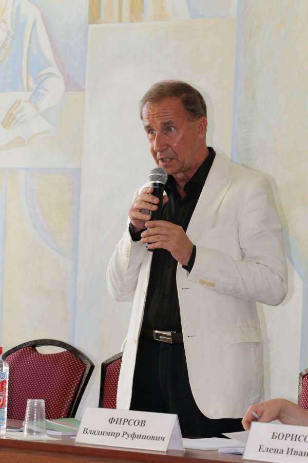 Заседание Секции по библиотечной политике и законодательству (выступление В.Р. Фирсова, президента РБА, председателя Секции) 