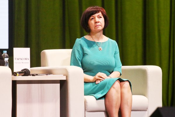 Вице-президент РБА С. А. Тарасова в президиуме Пленарного заседания