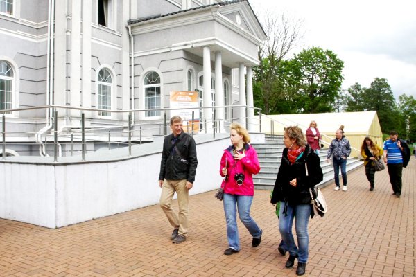 Центр межличностных коммуникаций и шатры в парке «Юность» — место проведения Выставки