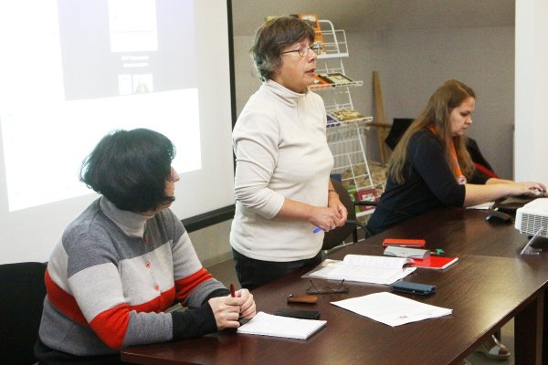Председатель Секции «Краеведение в современных библиотеках» Н. М. Балацкая приветствует участников заседания