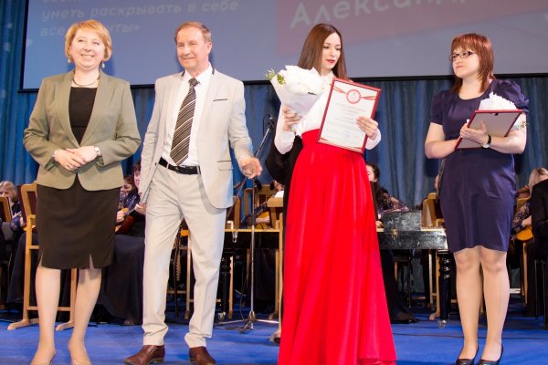 Президент РБА В. Р. Фирсов и председатель Молодёжной секции М. П. Захаренко ведут церемонию «Посвящение в профессию»