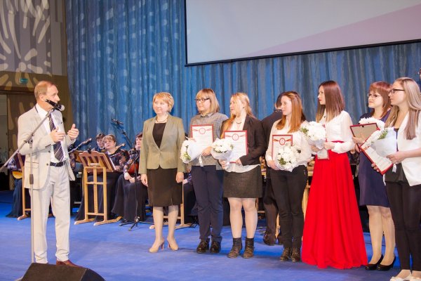 Президент РБА В. Р. Фирсов приветствует участников церемонии «Посвящение в профессию»