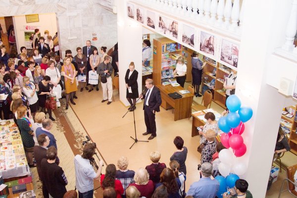 Президент РБА В. Р. Фирсов выступает на открытии Выставки