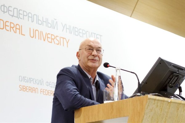 Ректор Сибирского федерального университета Е. А. Ваганов приветствует участников заседания Секции библиотек высших учебных заведений