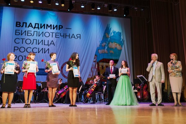 Председатель Молодёжной секции РБА М. П. Захаренко приветствует участников торжественной церемонии «Посвящение в профессию»