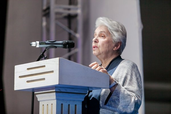 Н. Д. Солженицына, президент Фонда Солженицына и почетный гость Конгресса, выступает с докладом