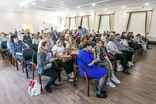 Участники совместного заседания Секции публичных библиотек, Секции детских библиотек, Секции школьных библиотек и Секции по чтению