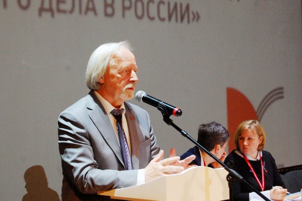 Президент РБА М. Д. Афанасьев выступает на Пленарном заседании с докладом о ключевых направлениях деятельности РБА в течение отчётного года (автор фотографии: Юрий Жуков)