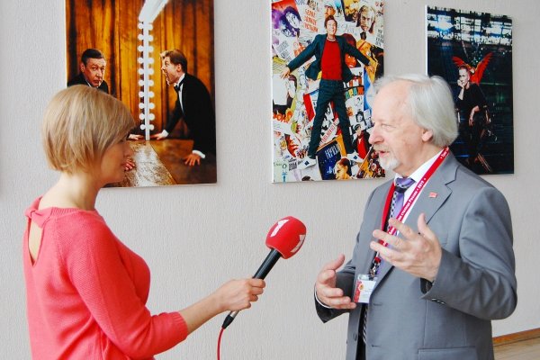 Президент РБА М. Д. Афанасьев дает интервью (автор фотографии: Юрий Жуков)