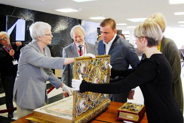 Губернатор Тульской области А. Г. Дюмин и президент РБА М. Д. Афанасьев перед открытием Конгресса (автор фотографии: Андрей Лыженков)